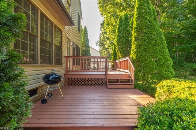 217 Pasture LN, Yorktown, VA 23693