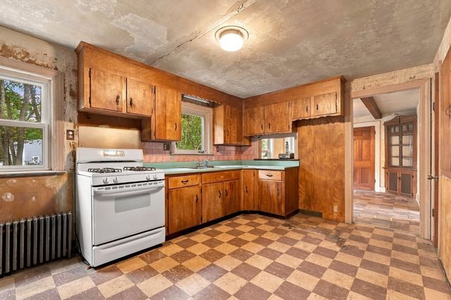 571 State St, Hanson, MA 02341