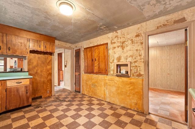 571 State St, Hanson, MA 02341
