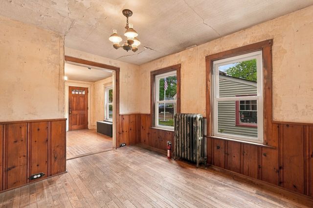 571 State St, Hanson, MA 02341