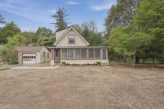 571 State St, Hanson, MA 02341