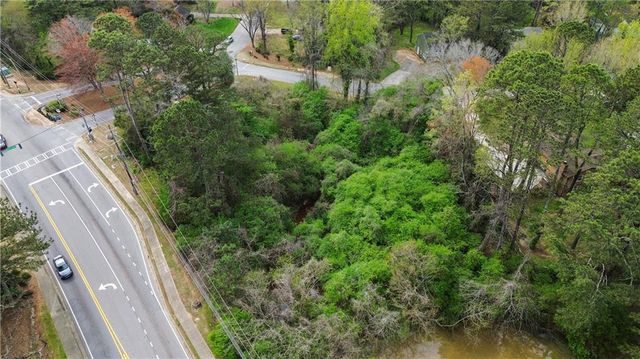 2020 S Hidden Hills Parkway, Stone Mountain, GA 30088