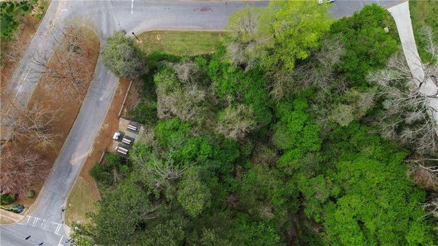 2020 S Hidden Hills Parkway, Stone Mountain, GA 30088