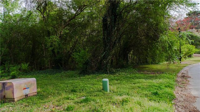 2020 S Hidden Hills Parkway, Stone Mountain, GA 30088