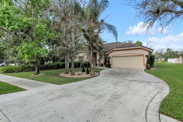 4927 NW 67th Avenue, Lauderhill, FL 33319