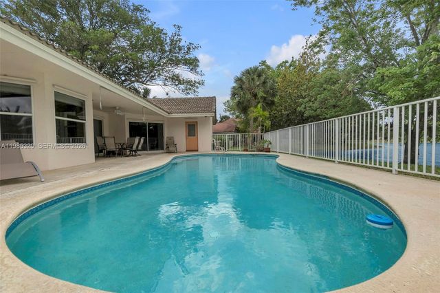 4927 NW 67th Avenue, Lauderhill, FL 33319