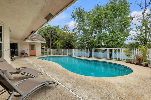 4927 NW 67th Avenue, Lauderhill, FL 33319