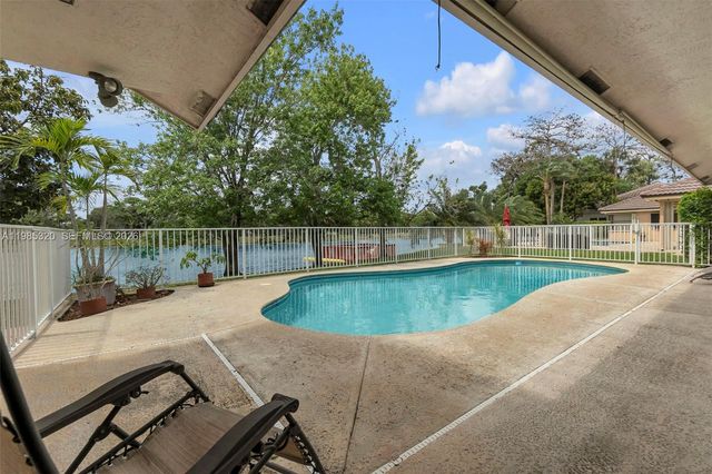 4927 NW 67th Avenue, Lauderhill, FL 33319