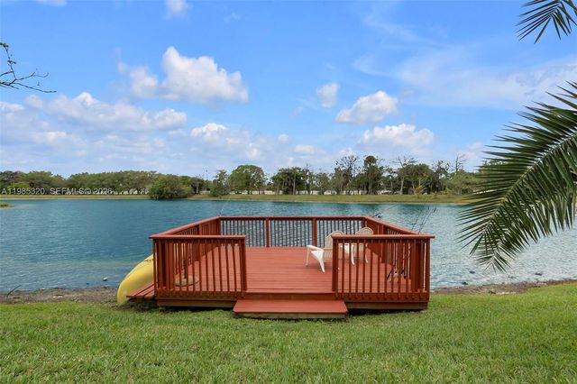 4927 NW 67th Avenue, Lauderhill, FL 33319