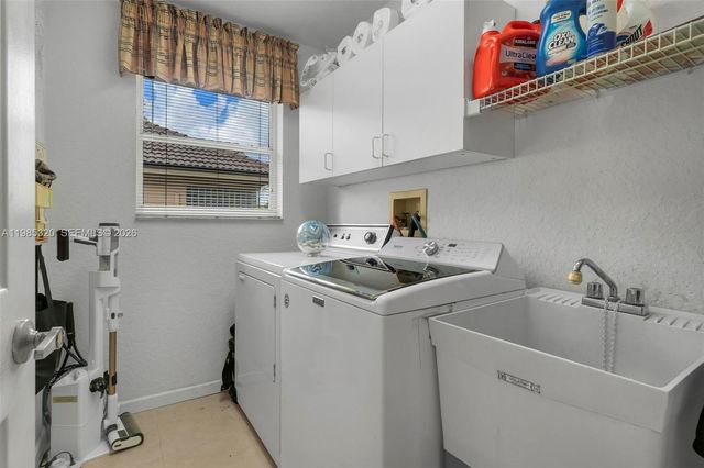 4927 NW 67th Avenue, Lauderhill, FL 33319