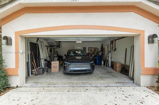 4927 NW 67th Avenue, Lauderhill, FL 33319