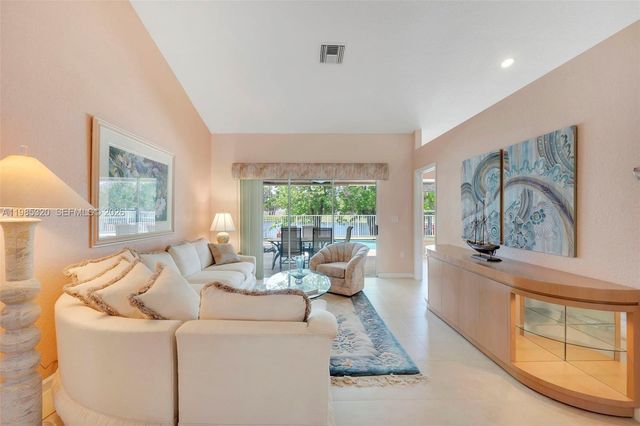 4927 NW 67th Avenue, Lauderhill, FL 33319