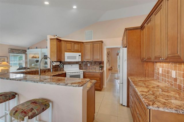 4927 NW 67th Avenue, Lauderhill, FL 33319