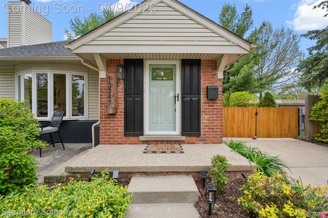 13347 Nadine Avenue, Huntington Woods, MI 48070