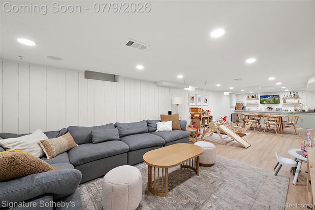 13347 Nadine Avenue, Huntington Woods, MI 48070