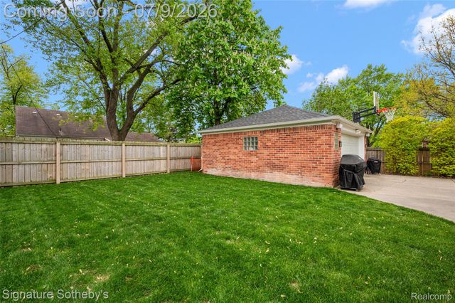 13347 Nadine Avenue, Huntington Woods, MI 48070