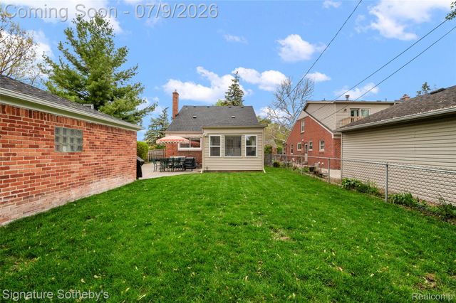 13347 Nadine Avenue, Huntington Woods, MI 48070
