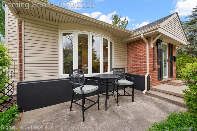 13347 Nadine Avenue, Huntington Woods, MI 48070