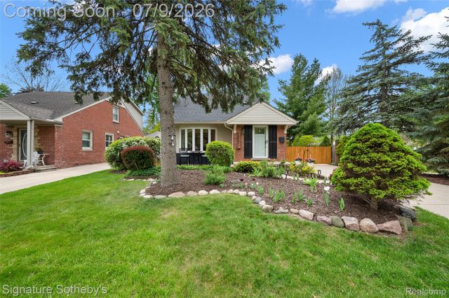 13347 Nadine Avenue, Huntington Woods, MI 48070