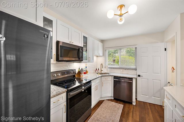 13347 Nadine Avenue, Huntington Woods, MI 48070