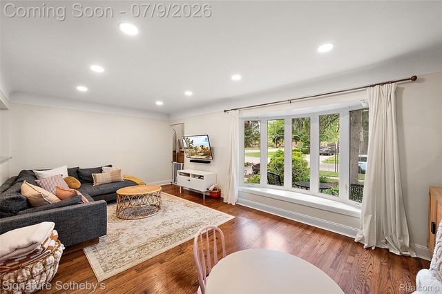 13347 Nadine Avenue, Huntington Woods, MI 48070