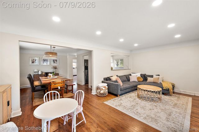 13347 Nadine Avenue, Huntington Woods, MI 48070