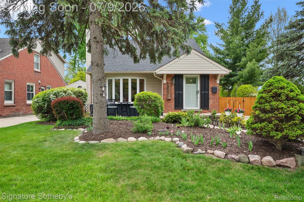 13347 Nadine Avenue, Huntington Woods, MI 48070