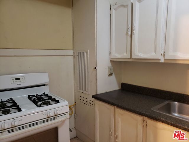 4015 W Olympic Boulevard, Los Angeles, CA 90019