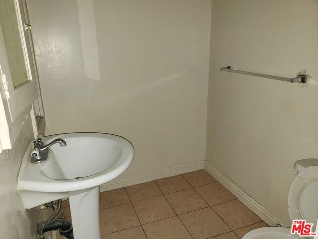 4015 W Olympic Boulevard, Los Angeles, CA 90019