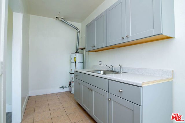 4015 W Olympic Boulevard, Los Angeles, CA 90019