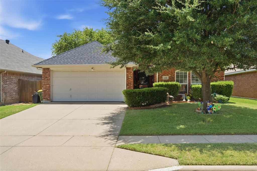 1516 Baslow Lane, Burleson, TX 76028