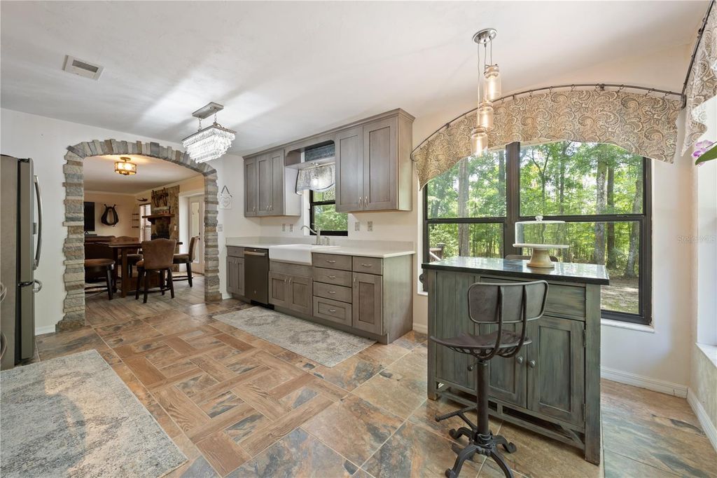 Image 13 of property listing at 18451 NW 141ST AVENUE, Williston, FL 32696