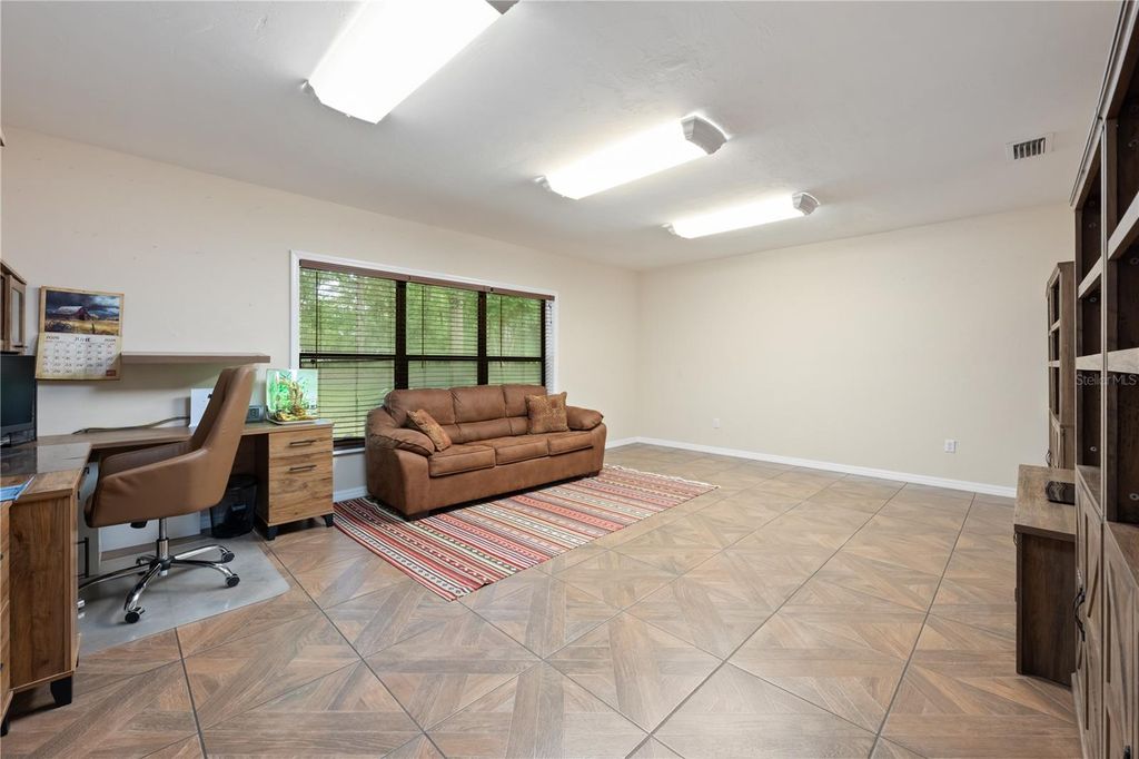 Image 20 of property listing at 18451 NW 141ST AVENUE, Williston, FL 32696