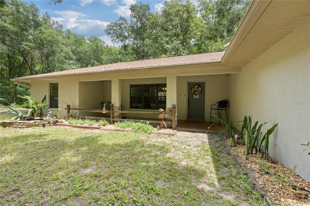 Image 4 of property listing at 18451 NW 141ST AVENUE, Williston, FL 32696
