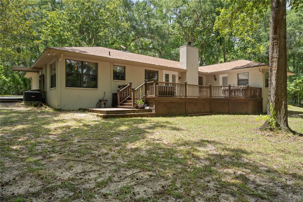 Image 5 of property listing at 18451 NW 141ST AVENUE, Williston, FL 32696