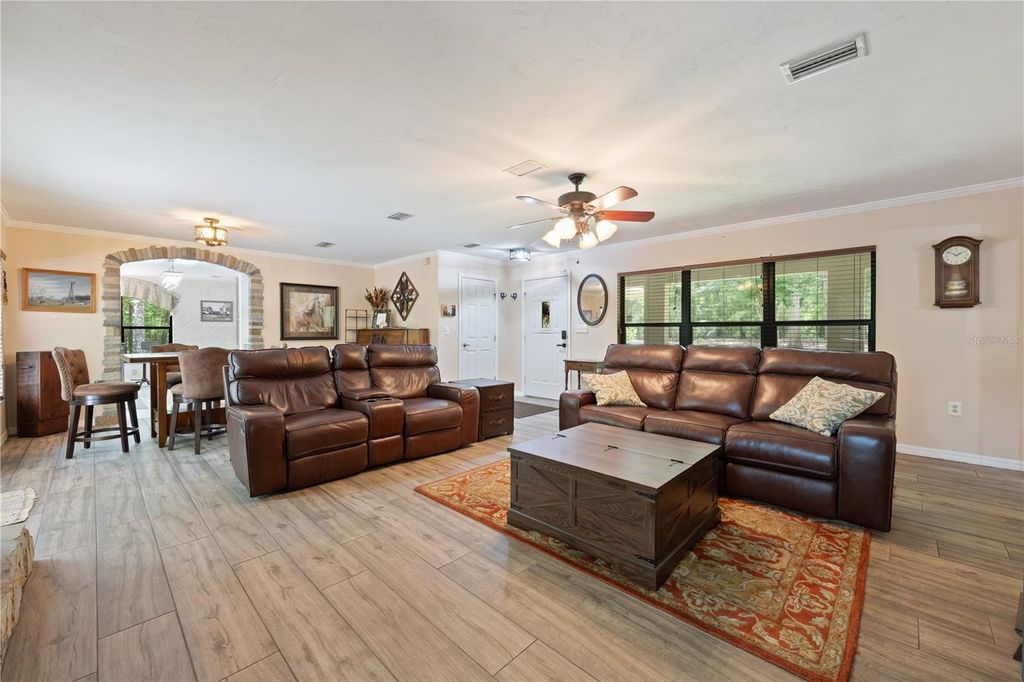 Image 7 of property listing at 18451 NW 141ST AVENUE, Williston, FL 32696