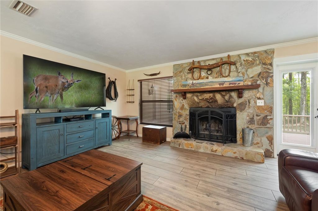 Image 9 of property listing at 18451 NW 141ST AVENUE, Williston, FL 32696