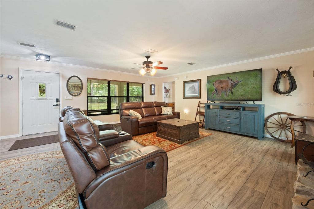 Image 10 of property listing at 18451 NW 141ST AVENUE, Williston, FL 32696