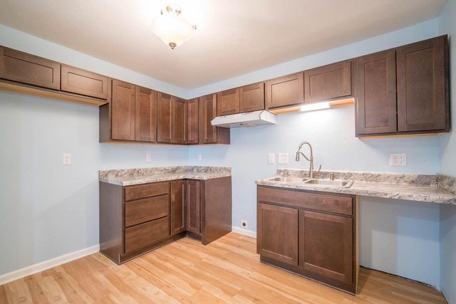 10822 W Donna DRIVE, Milwaukee, WI 53224