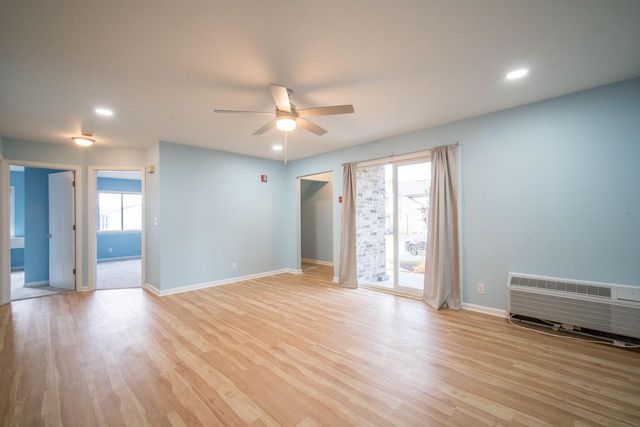 10822 W Donna DRIVE, Milwaukee, WI 53224