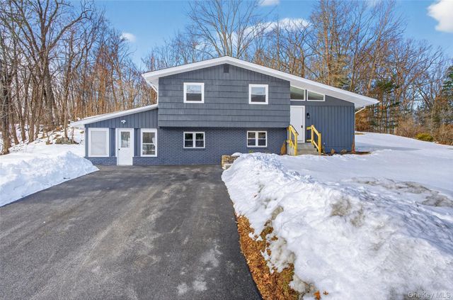 74 Roosevelt Road, Hyde Park, NY 12538