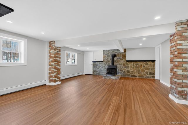 74 Roosevelt Road, Hyde Park, NY 12538