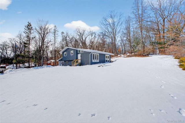 74 Roosevelt Road, Hyde Park, NY 12538