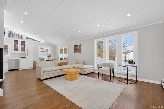 74 Roosevelt Road, Hyde Park, NY 12538