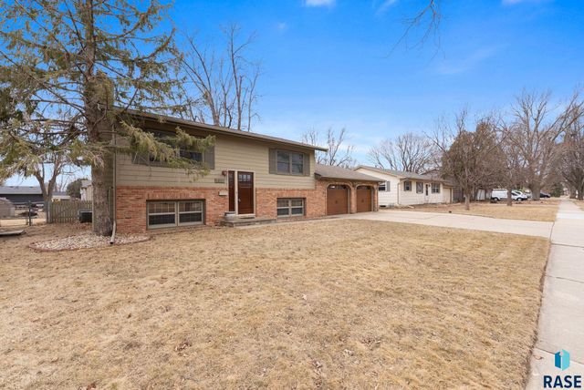 5805 W 50th St Street, Sioux Falls, SD 57106