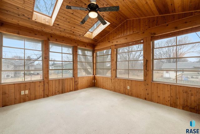 5805 W 50th St Street, Sioux Falls, SD 57106