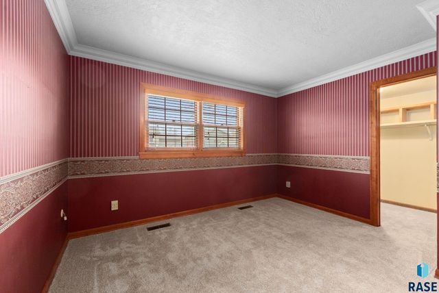 5805 W 50th St Street, Sioux Falls, SD 57106