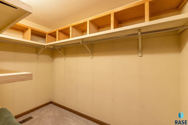 5805 W 50th St Street, Sioux Falls, SD 57106