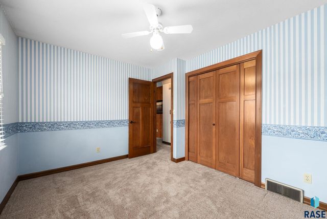 5805 W 50th St Street, Sioux Falls, SD 57106