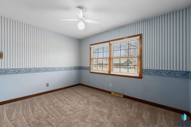 5805 W 50th St Street, Sioux Falls, SD 57106